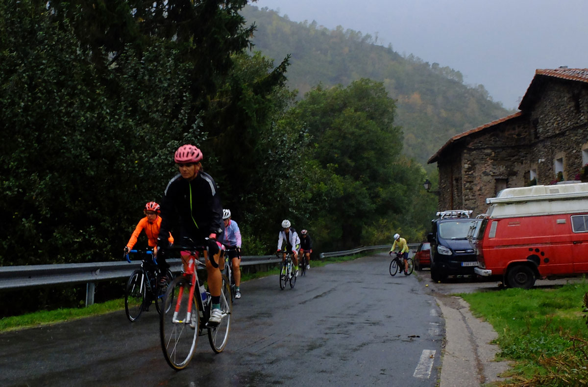 Girls-Cycling-Experience-La-Rioja-Road-Ezcaray-Etapa-3-5