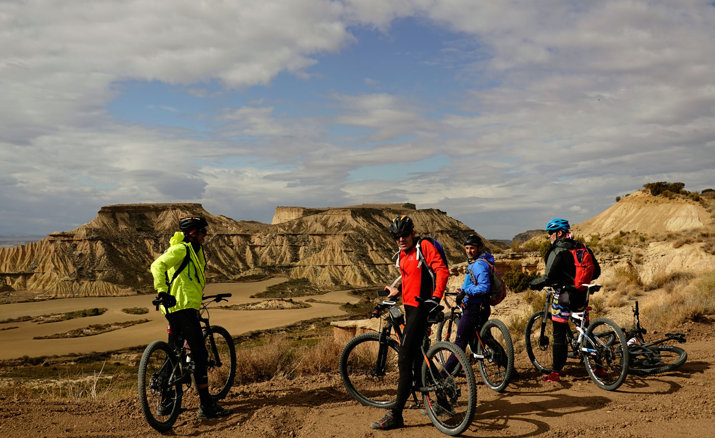 Cycling group at the Bardena Lookout