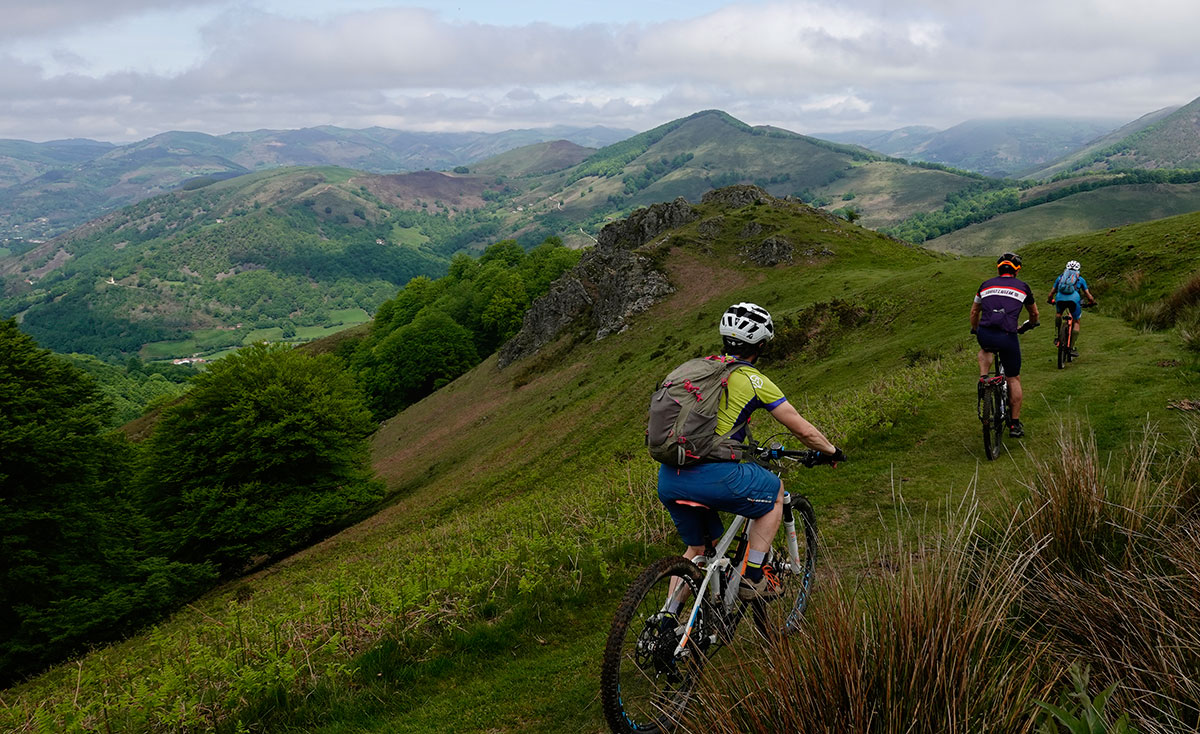 Descenso de bikers a Berdarizt