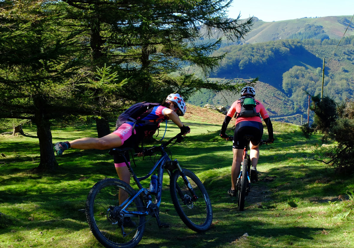 Girls-Cycling-Experience-Baztan-3