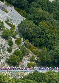 peloton in the Etxauri road